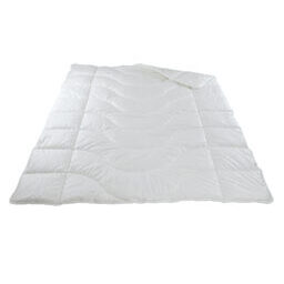 Leichtes Ganzjahres-Duvet / Kunstfasern